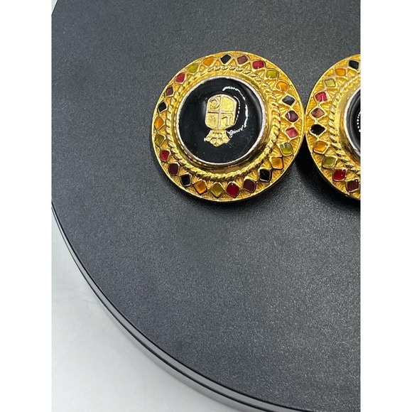 Liz Claiborne Vintage Lg Oval Black Enamel Jewel Crest Clip Earrings - Picture 9 of 16
